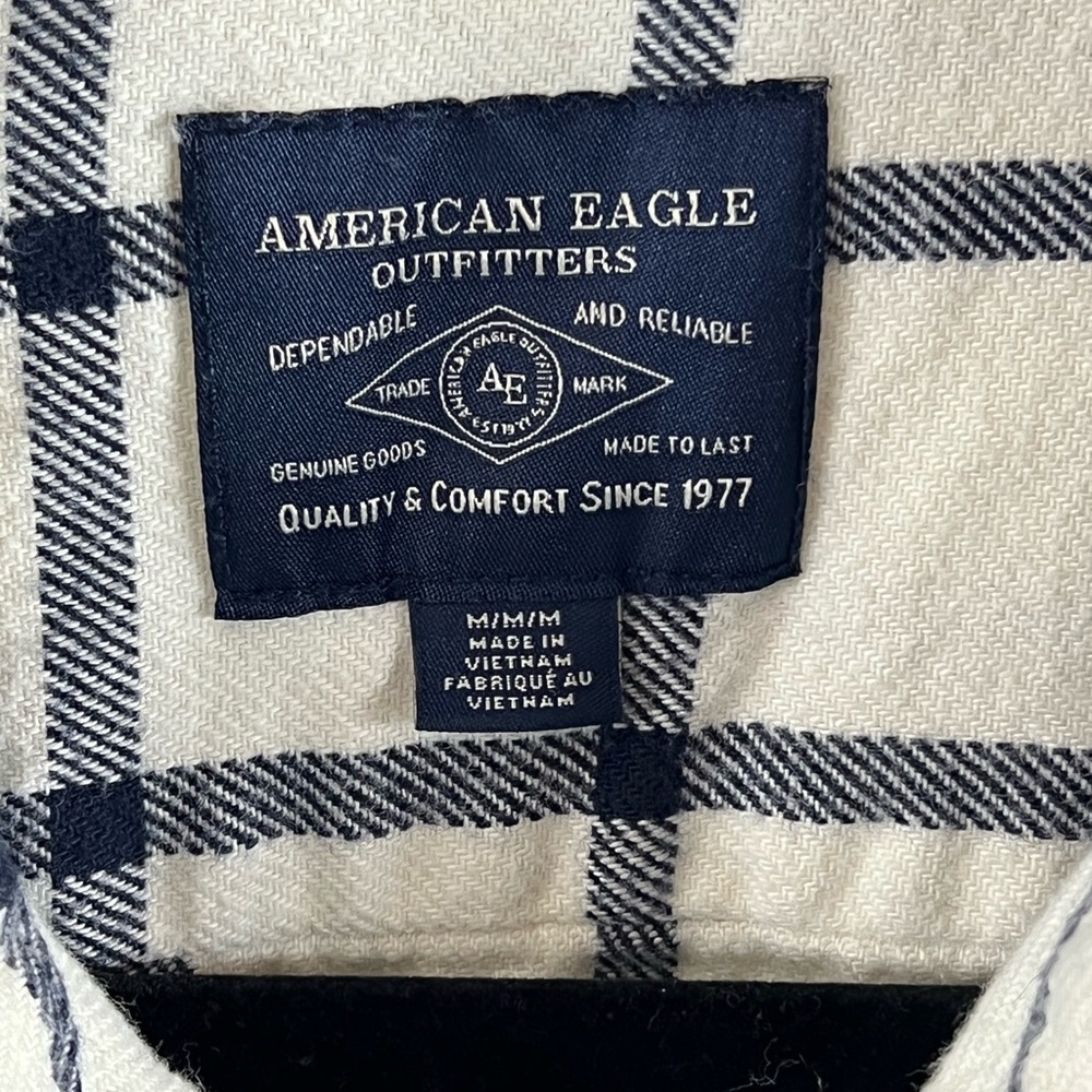 AEO Long Sleeve Button Down Shirt - Picture 3 of 5